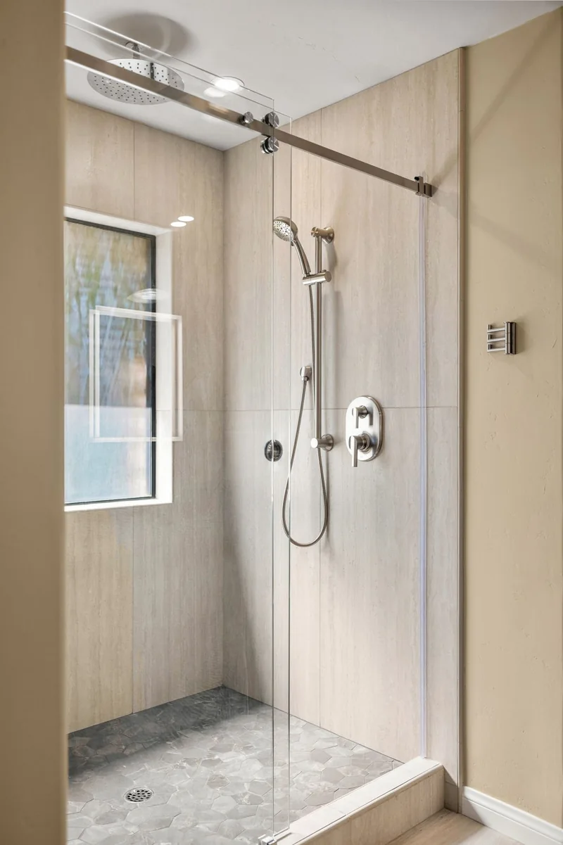 Shower enclosure and tiled walls